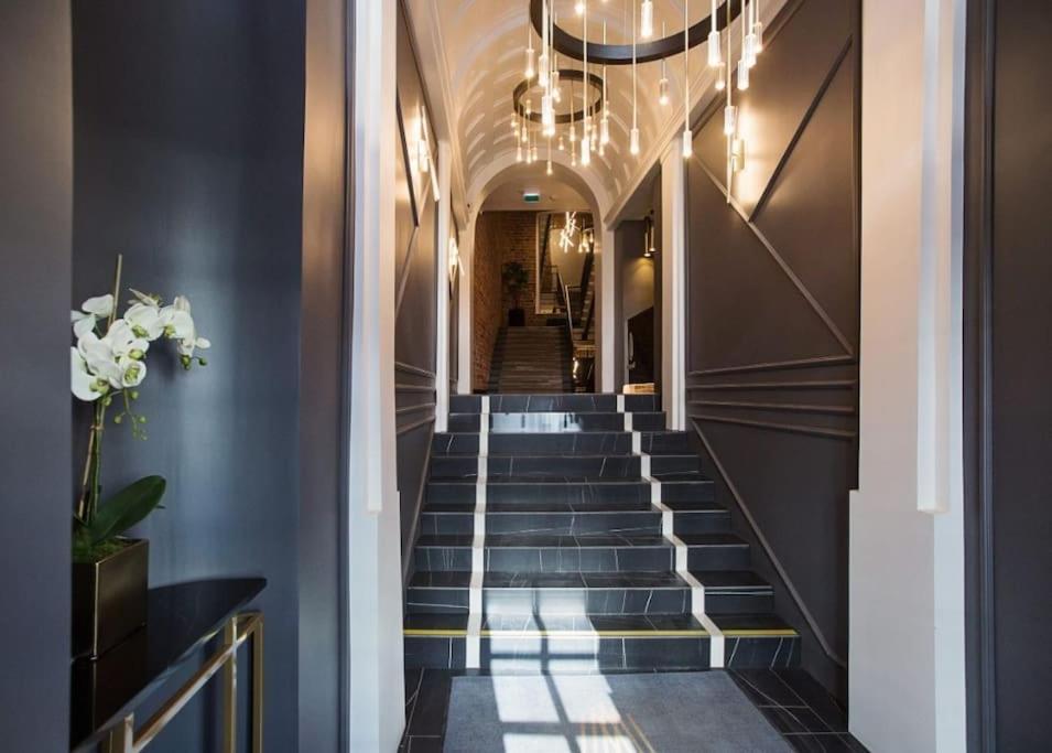 Urban-Glam City Centre Studio With A Gym And Terrace Tallin Exterior foto