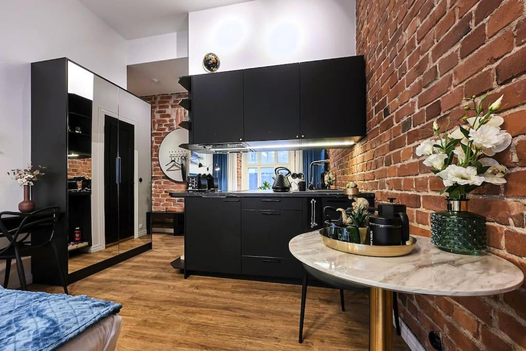 Urban-Glam City Centre Studio With A Gym And Terrace Tallin Exterior foto