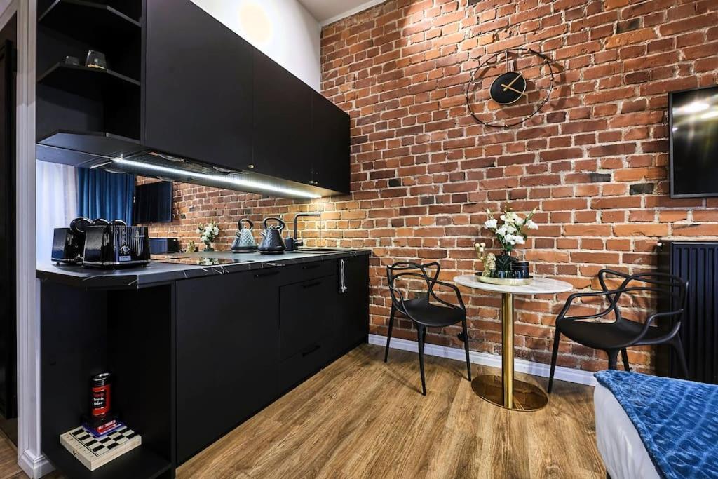 Urban-Glam City Centre Studio With A Gym And Terrace Tallin Exterior foto
