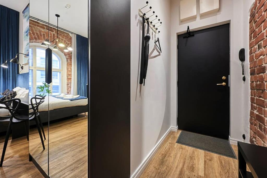 Urban-Glam City Centre Studio With A Gym And Terrace Tallin Exterior foto